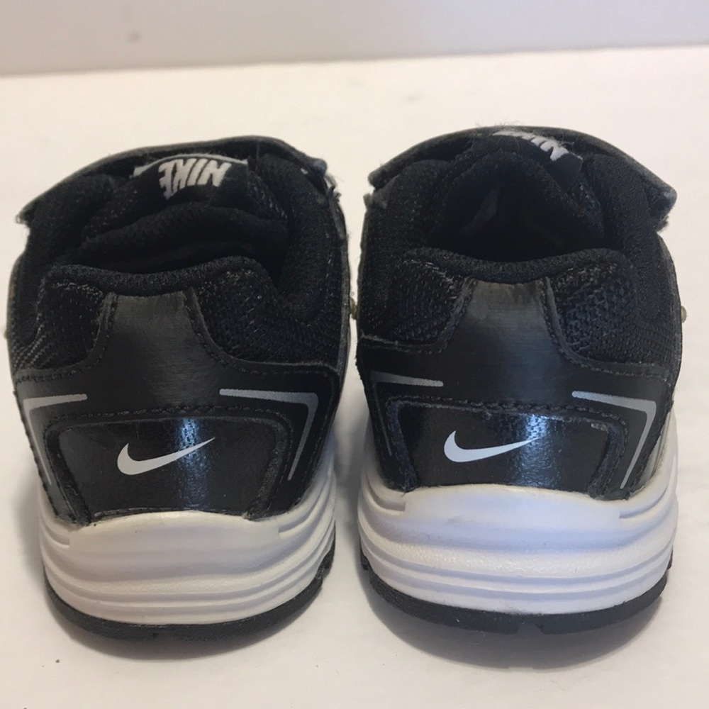 Nike - Picture 2 of 5